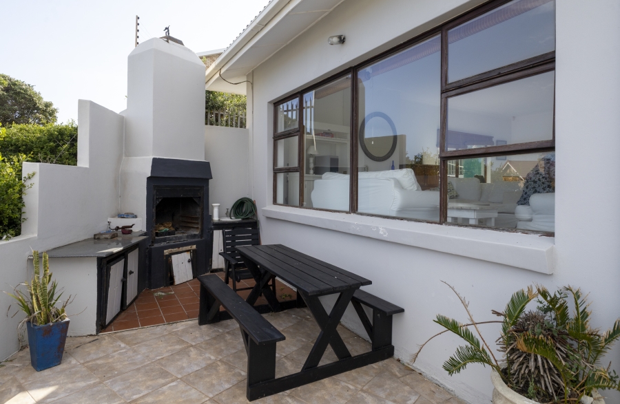 8 Bedroom Property for Sale in West Beach Eastern Cape